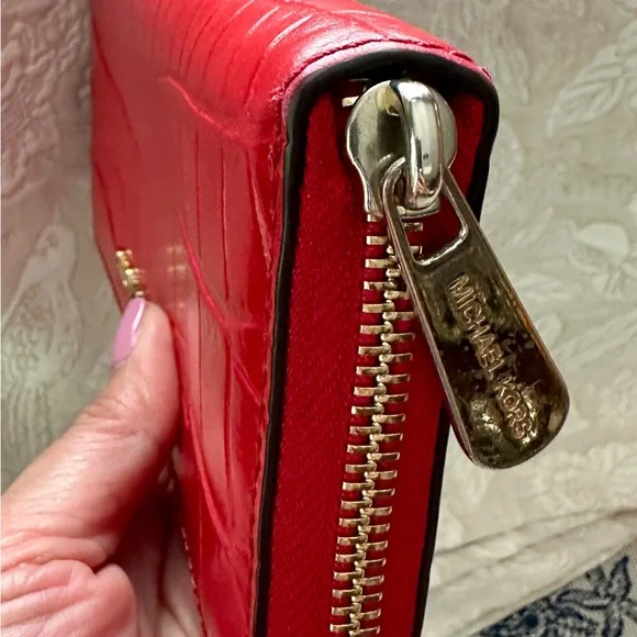 Michael Kors Red Croc-Pattern Zippy Wallet - Picture 4 of 11
